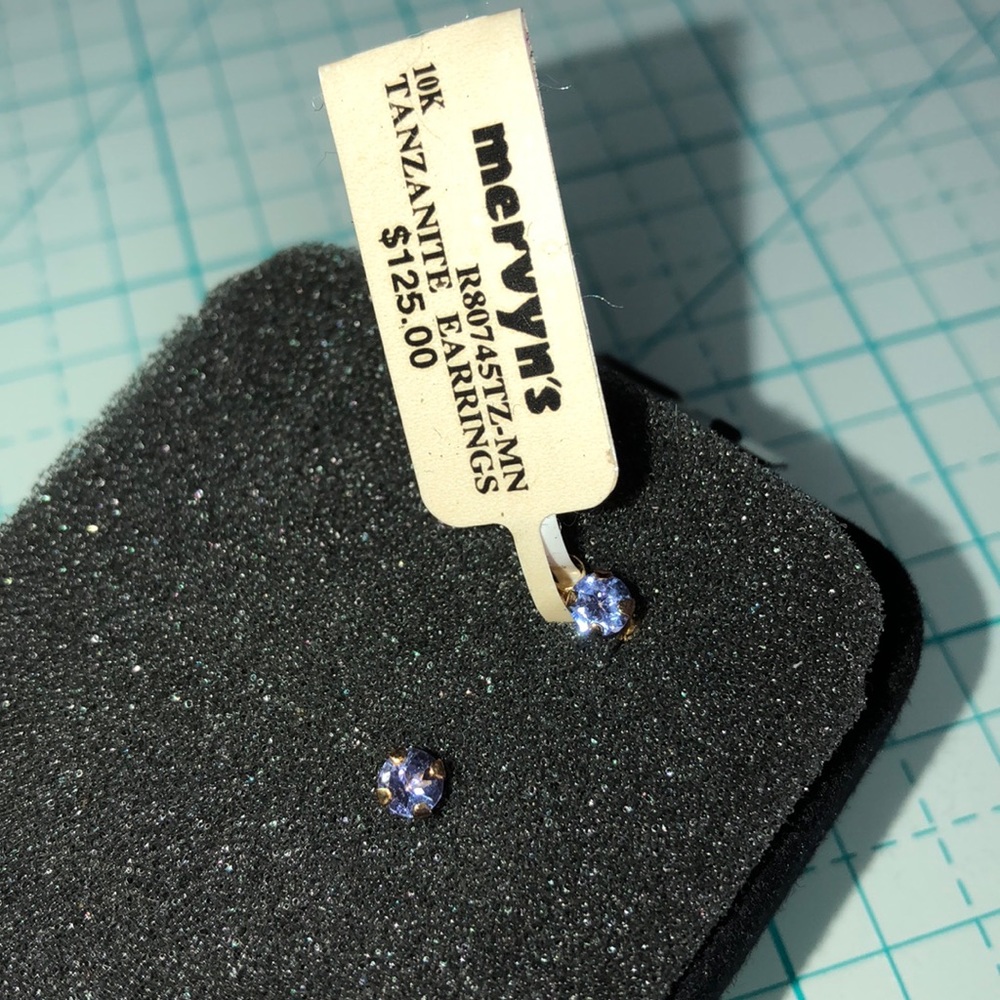 Tanzanite stud earrings 10kt